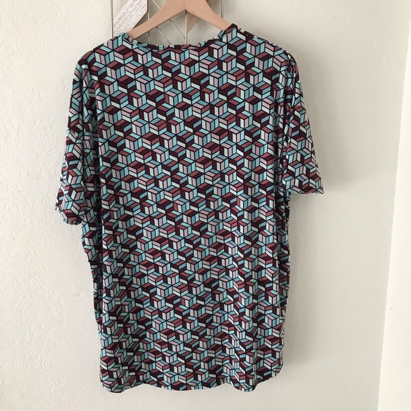 Lularoa geometric pattern top - Picture 4 of 4
